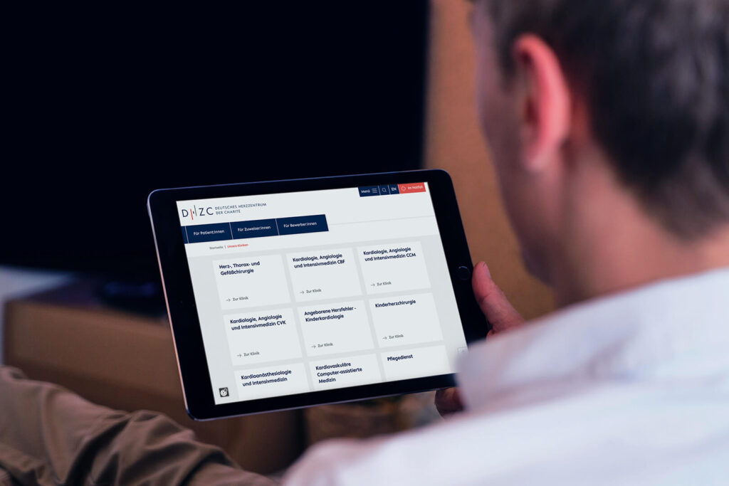 Referenzprojekt Deutsches Herzzentrum der Charité Webseite Mockup (Tablet)