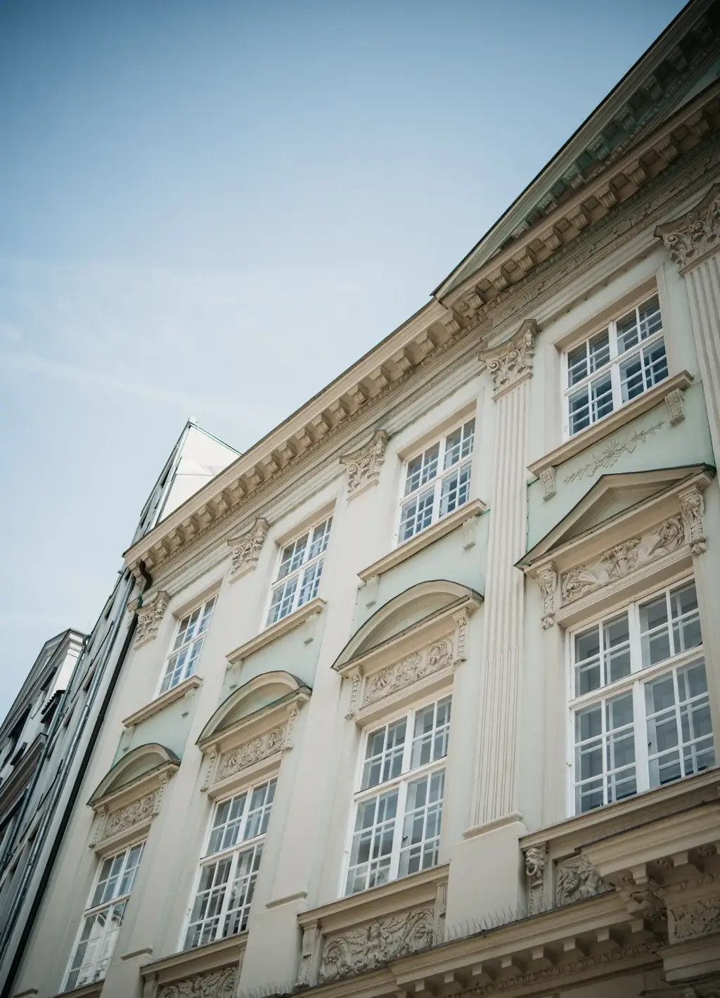 Aussenansicht des Gebäudes aus dem 16. Jahrhundert in dem sich die Büroräume von Remy&Remy Healthcare Kommunikation befinden