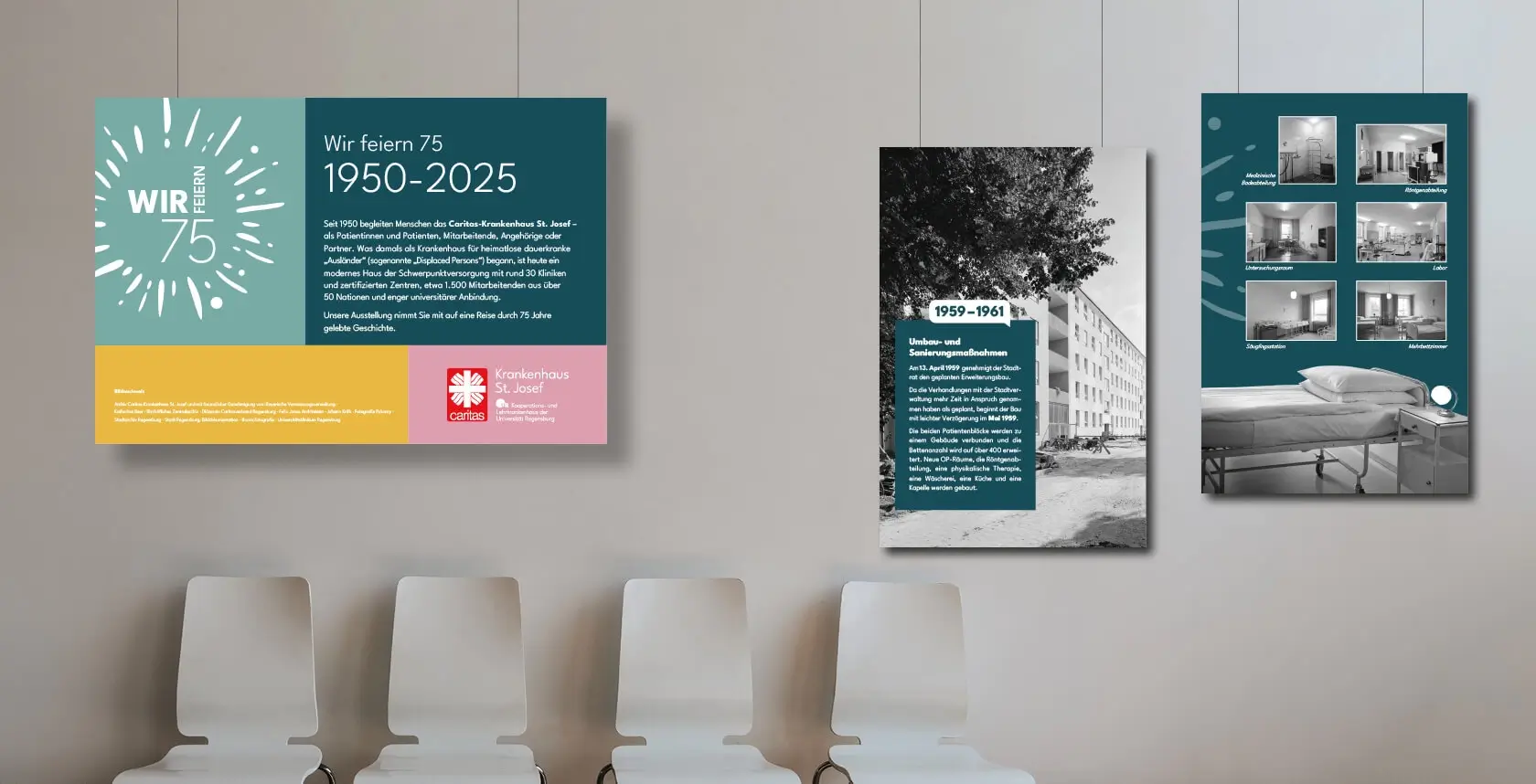 Referenzprojekt Caritas-Krankenhaus St. Josef Jubiläumskampagne - Mockup -Drei Ausstellungstafeln in einem Wartezimmer. Die erste Tafel ist in Hellblau, Dunkelblau, Gelb und Rosa gestaltet. Die zweite zeigt ein Schwarzweißbild eines Baumes als Hintergrund sowie Informationen zur Geschichte der Caritas in einem dunkelblauen Textfeld. Die dritte Tafel zeigt auf dunkelblauem Hintergrund mehrere Schwarzweißbilder von Innenräumen der Caritas