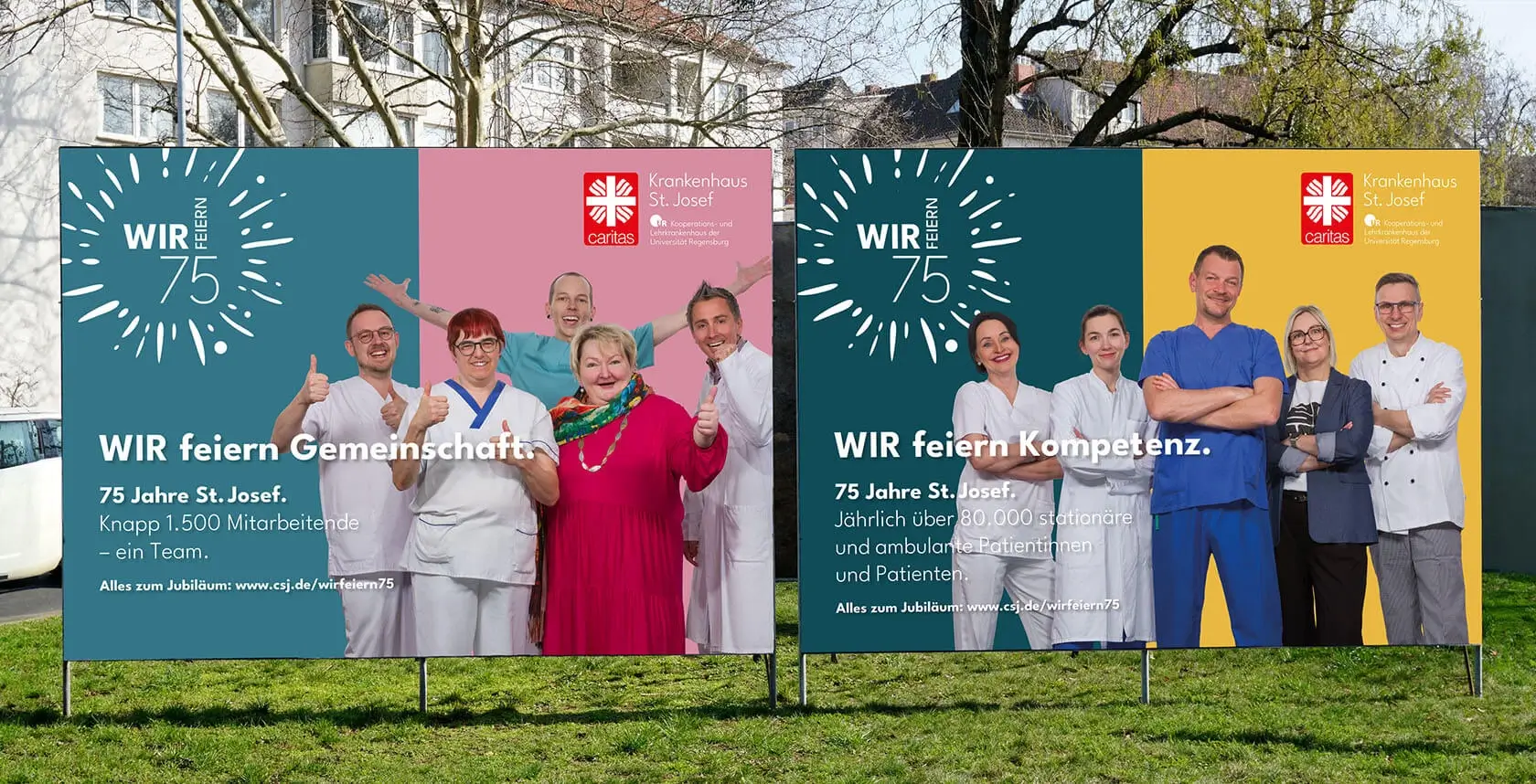 Referenzprojekt Caritas-Krankenhaus St. Josef Jubiläumskampagne - Zwei große Werbeaufsteller auf einer Wiese mit Abbildungen von vier medizinischen Fachkräften. Der linke Aufsteller ist in hellblau und rosa gestaltet, der rechte in dunkelblau und gelb. Oben links befindet sich das Kampagnenzeichen mit Werbeslogan darunter, oben rechts das Logo der Caritas