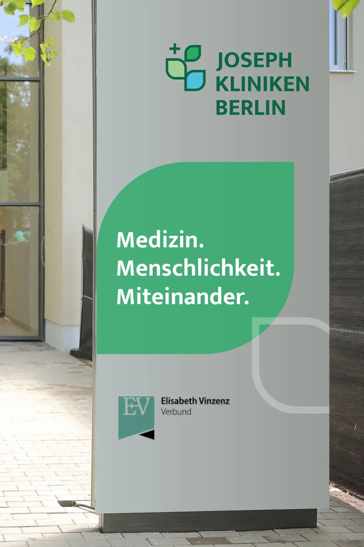 Referenzprojekt Joseph Kliniken Berlin - Markenentwicklung Eingangsstehle