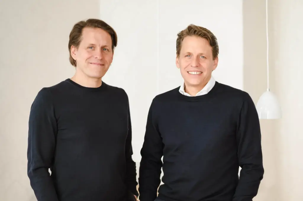 Porträt der Geschäftsführer Dr. Felix Remy und Simon Remy, Gründer der Healthcare-Agentur Remy & Remy für Gesundheitskommunikation, Markenentwicklung und Healthcare-Marketing.